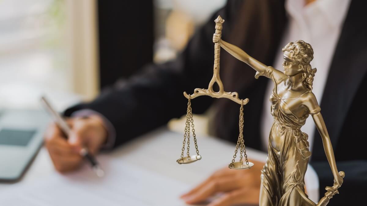 Judge hading verdict